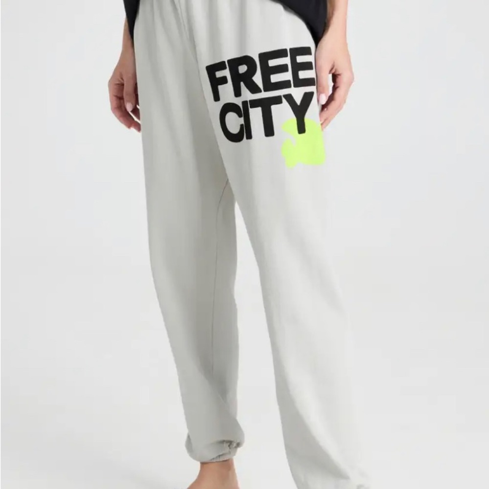 FREE CITY JOGGERS SMALL (Used)